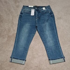 NWT JUDY BLUE Capri Size 13/31